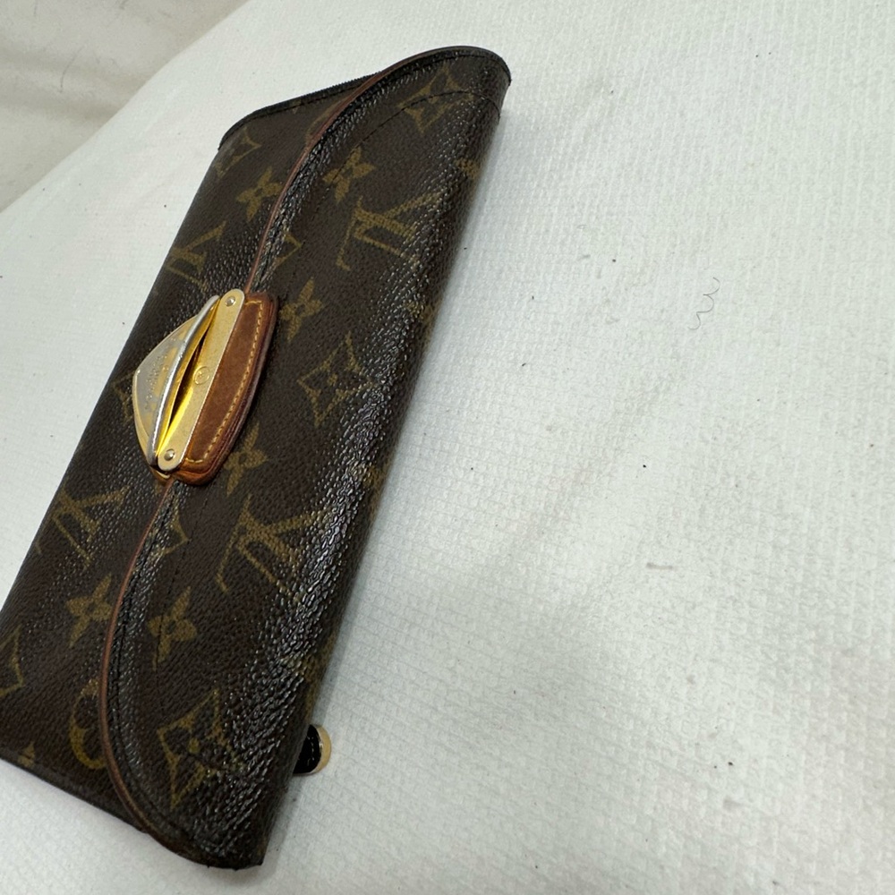 Louis Vuitton Wallet - Picture 9 of 10